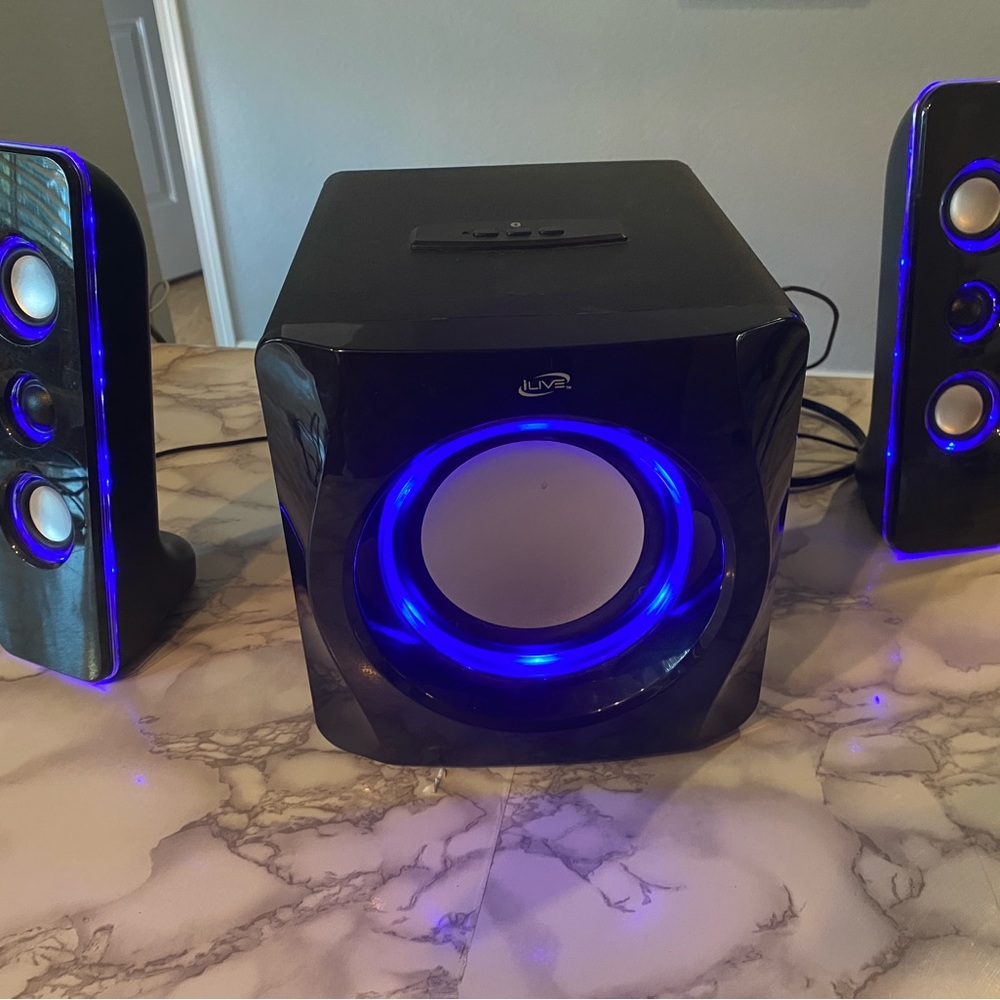 ILive Bluetooth Speaker System with two 9” speakers.